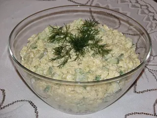 Ekspresowa sałatka z czosnkiem i makaronem - 3