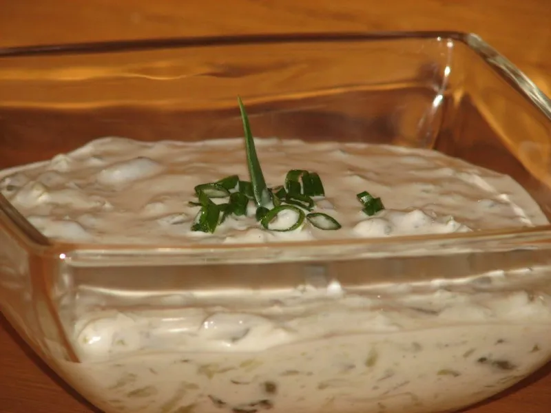 Dip z kiszonych ogórków