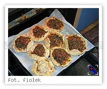 Mięso mielone w placku po turecku