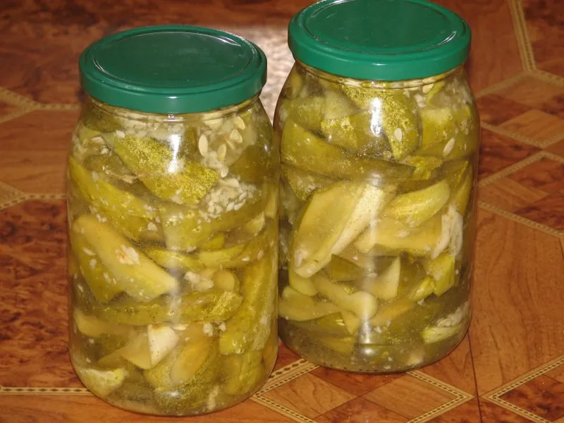 Ogórki z chili i czosnkiem