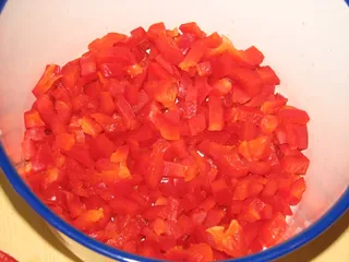 Sałatka makaronowa z czerwoną papryką - 4