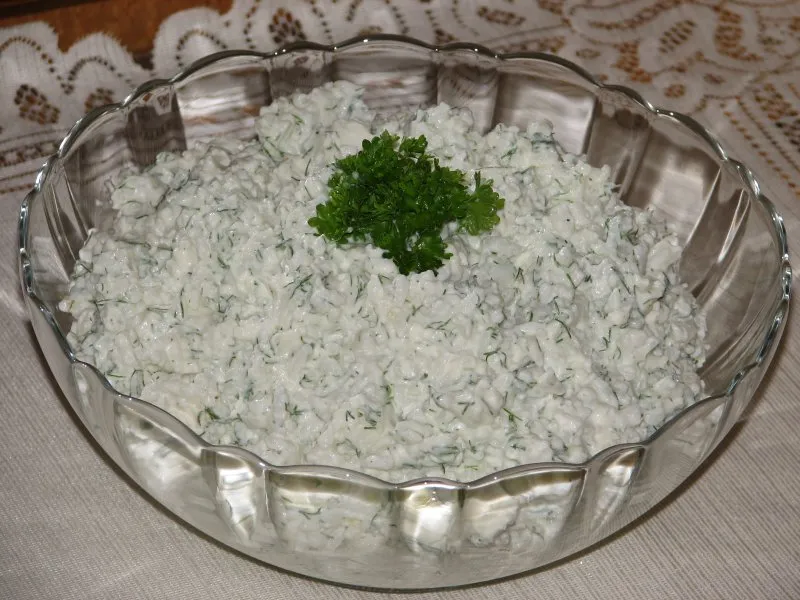 Ryżowa sałatka z serem Feta i koperkiem