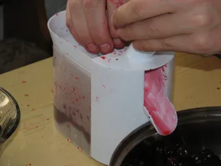 Dżem wiśniowy z wiórkami kokosowymi - 4