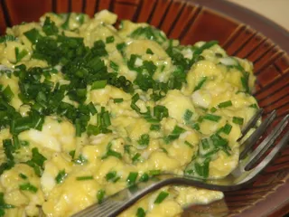 Jajecznica ze szczypiorkiem - 1