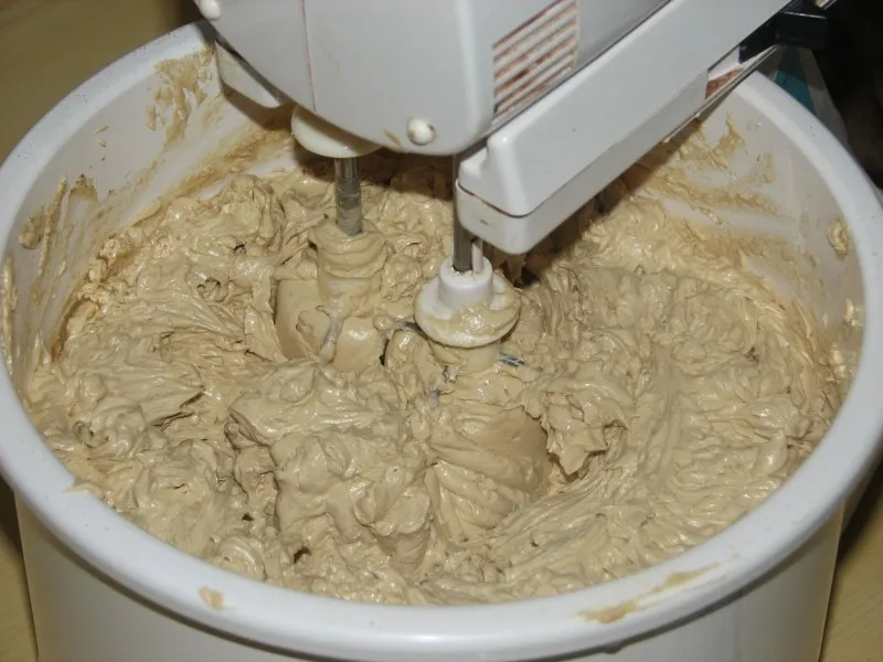 Tort orzechowo-kawowy z nutką miodu