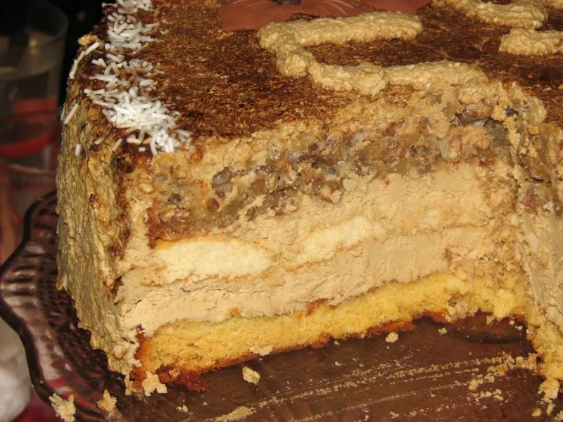 Tort orzechowo-kawowy z nutką miodu