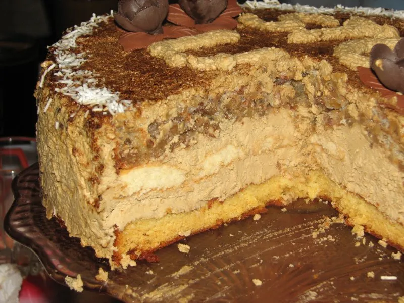 Tort orzechowo-kawowy z nutką miodu