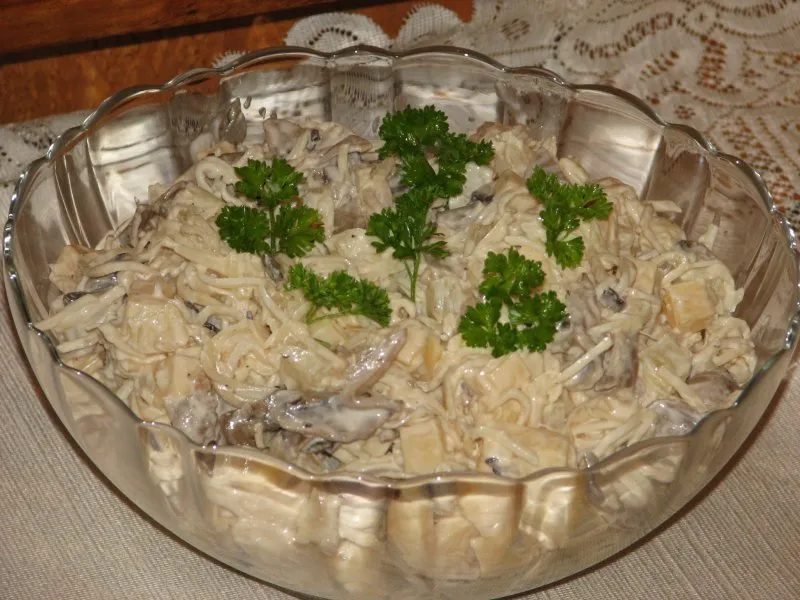 Ananasowo-czosnkowa sałatka