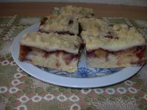 Placek jabłkowo-śliwkowy