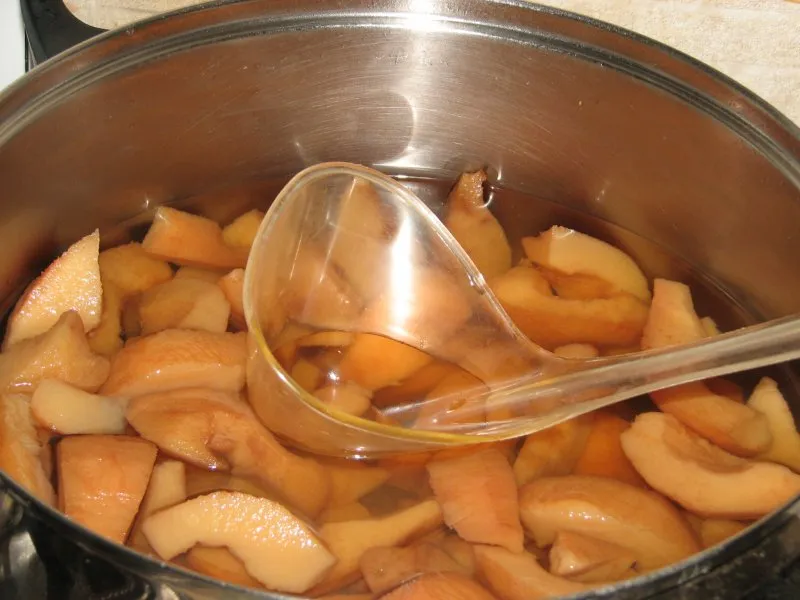 Kompot z owoców pigwowca