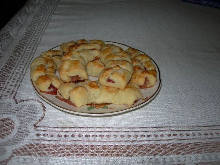 Rogaliki półfrancuskie z różą
