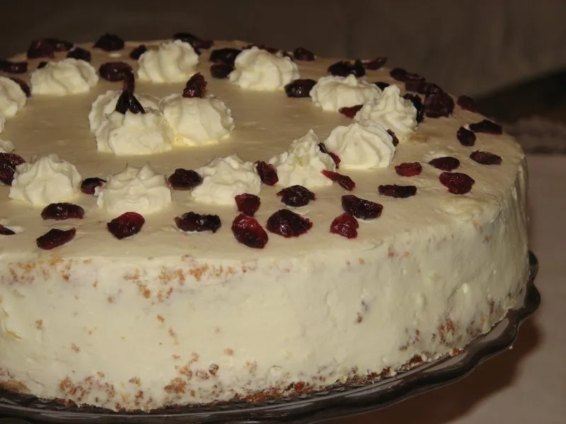 Tort żurawinowy z masą śmietankową
