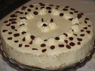 Tort żurawinowy z masą śmietankową - 2