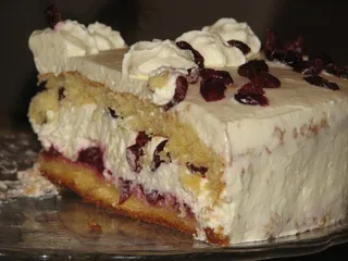 Tort żurawinowy z masą śmietankową - 13