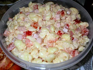 Sałatka z makaronem i czosnkiem - 3