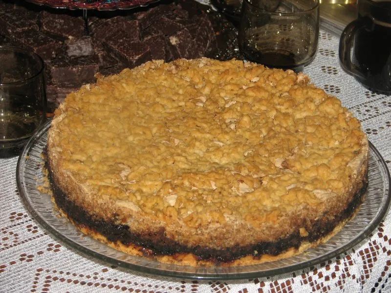 Kruche ciasto z orzechową bezą