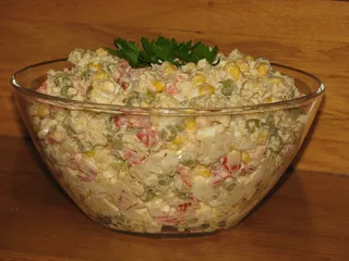 Kolorowa sałatka z tuńczyka - 2
