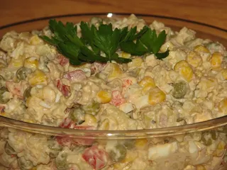 Kolorowa sałatka z tuńczyka - 3