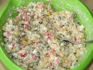 Kolorowa sałatka z tuńczyka - 10