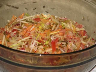 Kolorowa surówka z rzodkiewki - 2