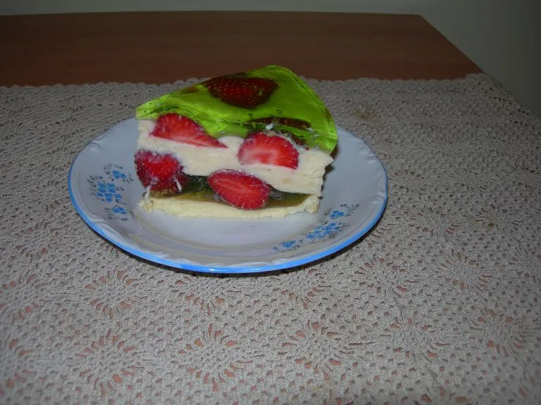 Torcik truskawkowy