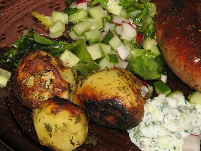 Grillowane ziemniaki z koperkiem