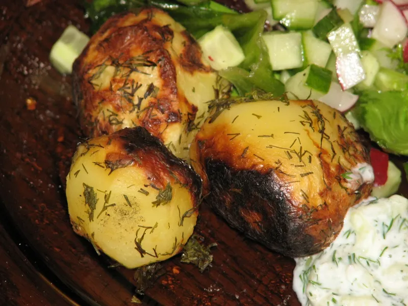 Grillowane ziemniaki z koperkiem
