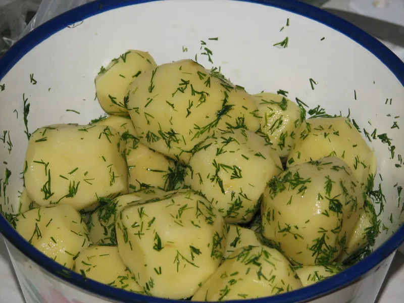 Grillowane ziemniaki z koperkiem