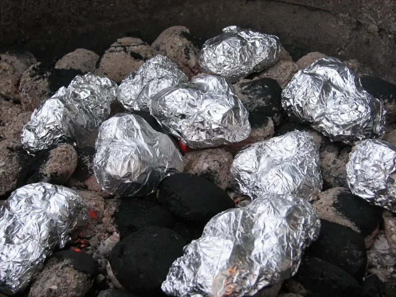 Grillowane ziemniaki z koperkiem