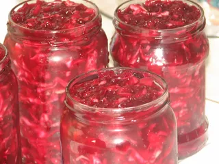 Sałatka z buraczków, kapusty świeżej i cebuli - 9