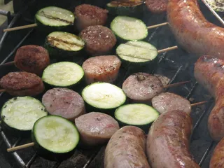 Szaszłyki z cukinii i białej kiełbasy - 1