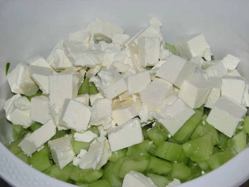 Sałatka z serem Feta do potraw z grilla