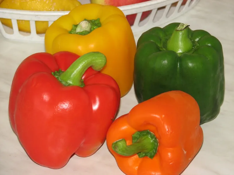 Grillowana kolorowa papryka z koperkiem
