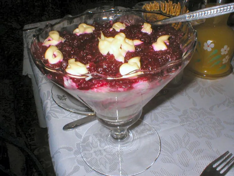 Śledzie w czerwonych buraczkach