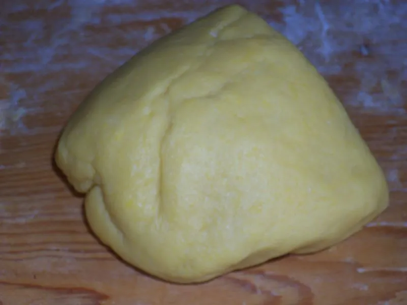 Ciasto kruche ze śliwkami