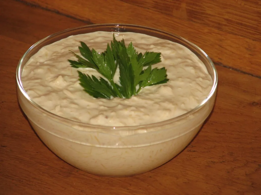 Dip serowo-czosnkowy