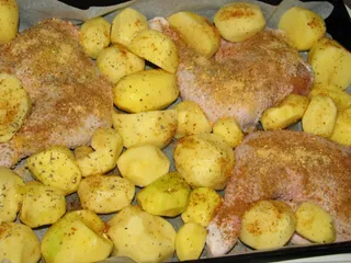 Udka kurczaka pieczone razem z ziemniakami - 5