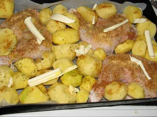 Udka kurczaka pieczone razem z ziemniakami - 6