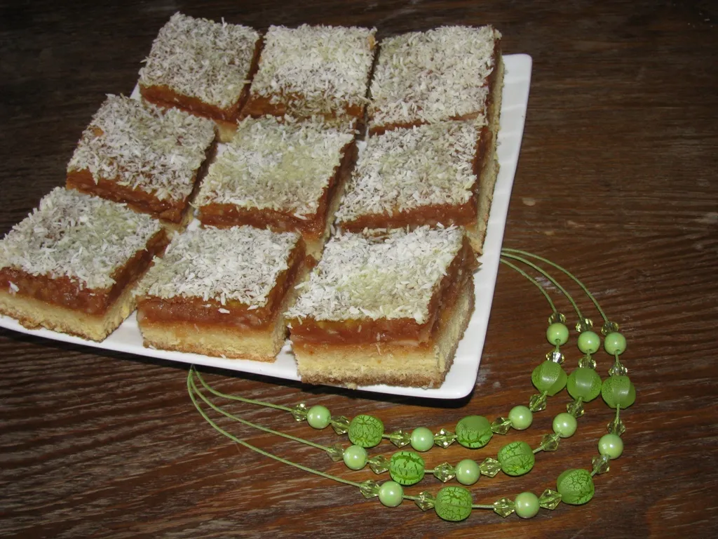 Biszkoptowa szarlotka