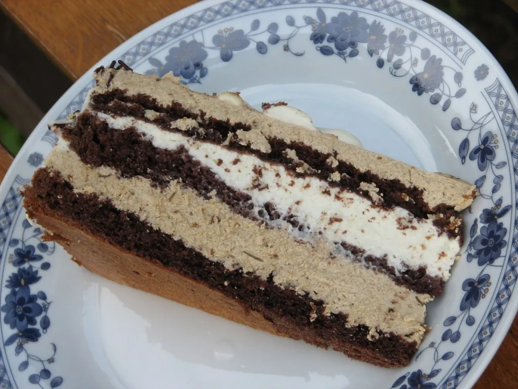 Tort kawowo-śmietankowy