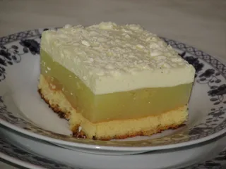 Ananasowiec z bitą śmietanką na biszkopcie - 2