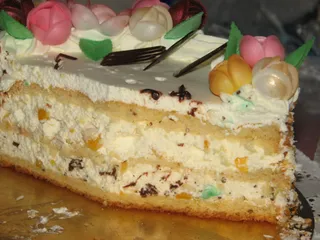 Tort śmietankowy z brzoskwiniami - 2