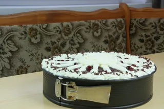 Wyśmienity tort wiśniowy z bitą śmietaną - 14