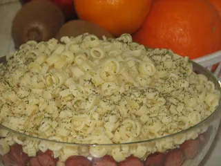Makaronowa sałatka z kiełbaską i białą fasolką - 3