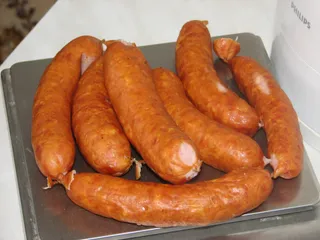 Makaronowa sałatka z kiełbaską i białą fasolką - 4
