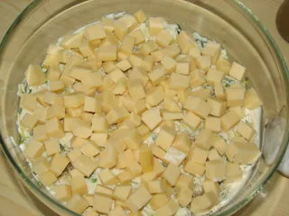 Makaronowa sałatka z kiełbaską i białą fasolką - 10
