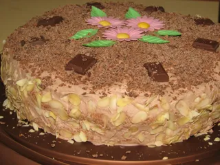 Tort śmietankowo-czekoladowy z chałwą - 1