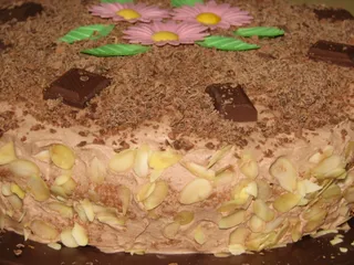 Tort śmietankowo-czekoladowy z chałwą - 13