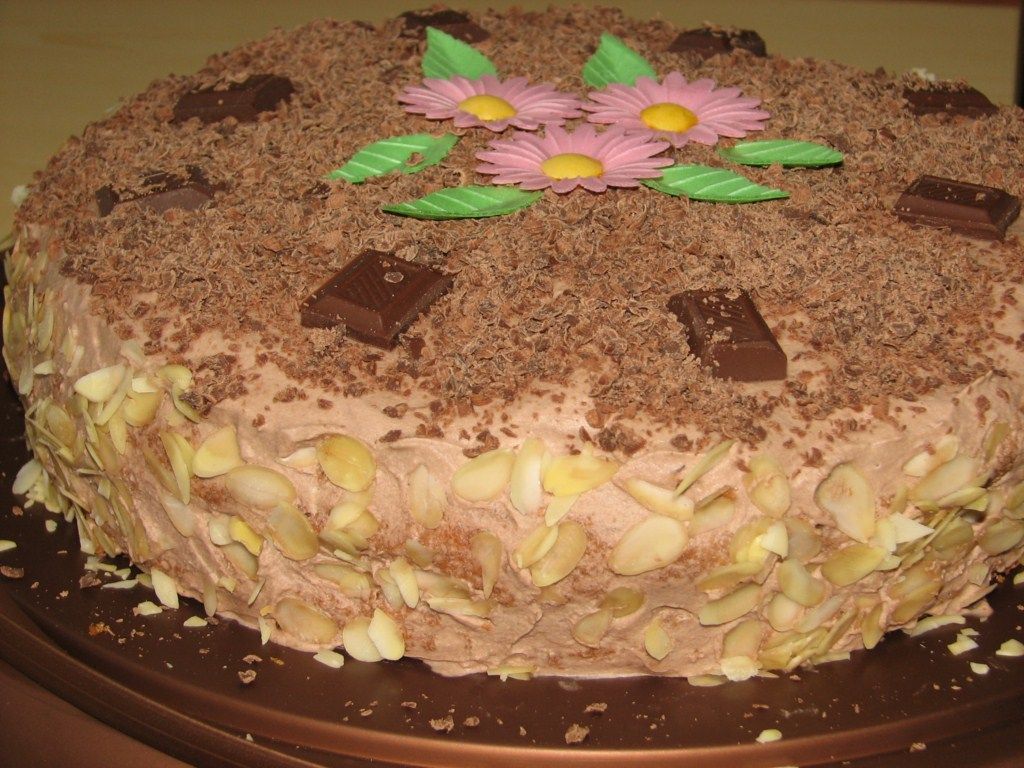 Tort śmietankowo-czekoladowy z chałwą