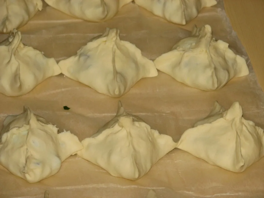 Jajka z pieczarkami w cieście francuskim